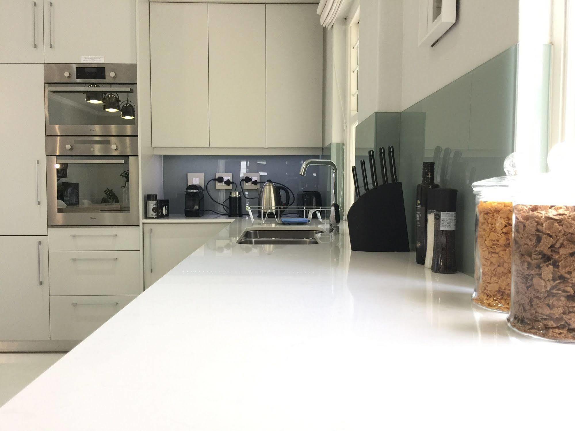 Cricklewood Place - Luxury Holiday Homes Кейптаун Екстериор снимка